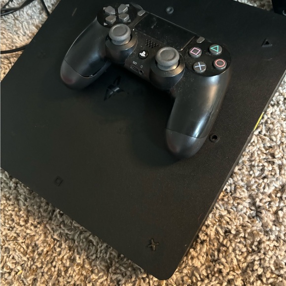 PS4 - Picture 2 of 4